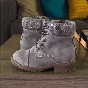 NWOT … CUPCAKE COUTURE “Size: 7” Lil Stormi Boots